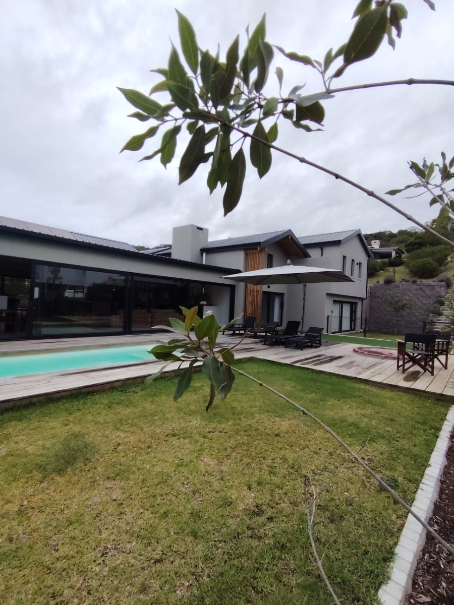 To Let 6 Bedroom Property for Rent in Brackenridge Western Cape